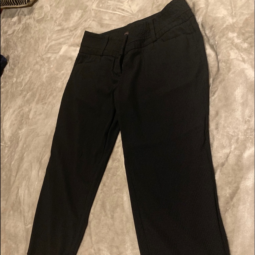 Black Capri pants